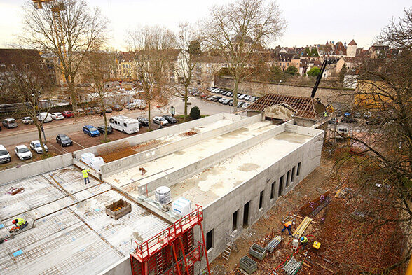 Les murs en cours d’élévation