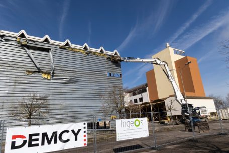 Démolition des bâtiments (25 000 m²)