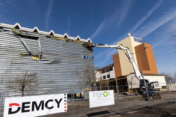 Démolition des bâtiments (25 000 m²)