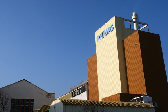 Début des activités par Philips